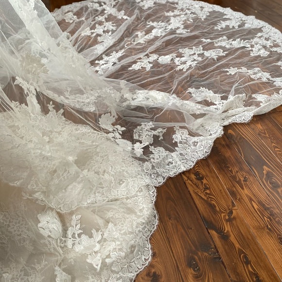 Brand-New Wedding Dress (Size 8) - Picture 11 of 11